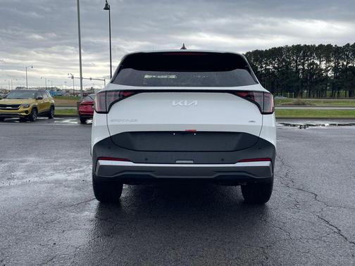 Snow White Pearl 2026 Kia Sportage SX Turbo