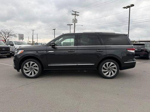Starlight Gray Premium Colorant 2023 Lincoln Navigator Reserve
