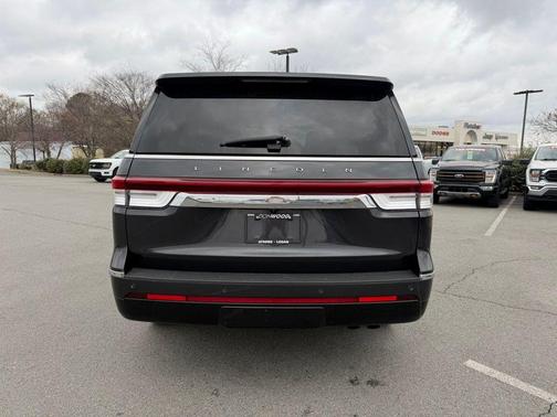 Starlight Gray Premium Colorant 2023 Lincoln Navigator Reserve