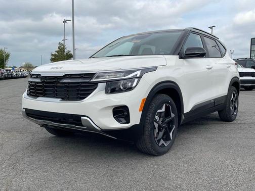 Clear White/Black Roof 2026 Kia Seltos S