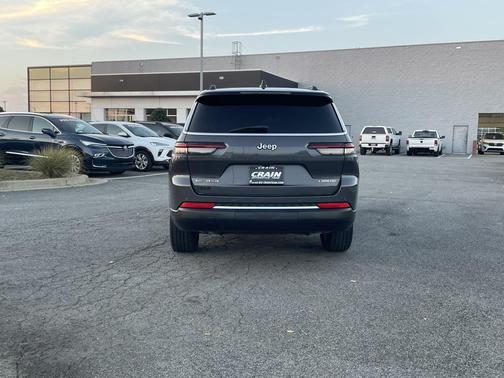 2022 Jeep Grand Cherokee L Laredo