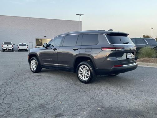 2022 Jeep Grand Cherokee L Laredo