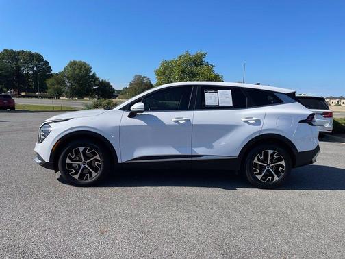 White Pearl 2024 Kia Sportage EX
