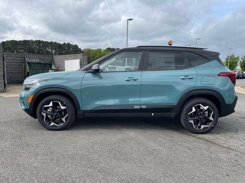 Pluton Blue/Black Roof 2026 Kia Seltos S