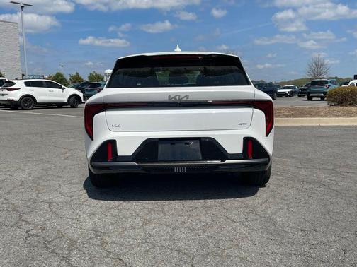 Snow White Pearl 2026 Kia K4 GT-Line