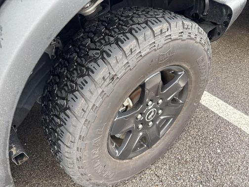 SHADOW BLACK 2024 Ford Bronco Black Diamond