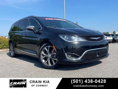 Brilliant Black Crystal Pearlcoat 2017 Chrysler Pacifica Limited
