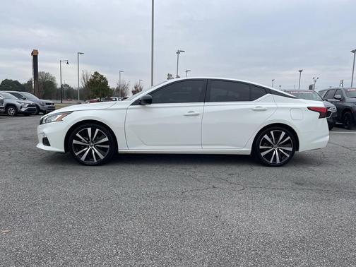 2022 Nissan Altima SR FWD