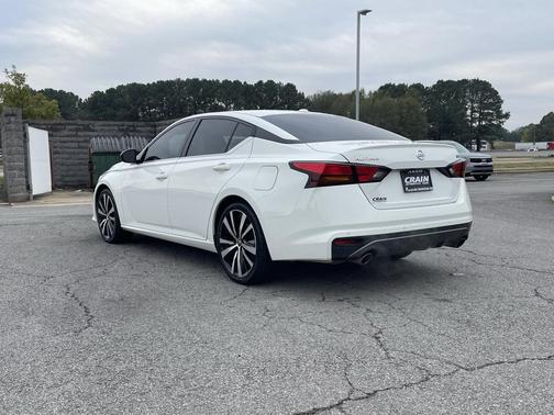 2022 Nissan Altima SR FWD