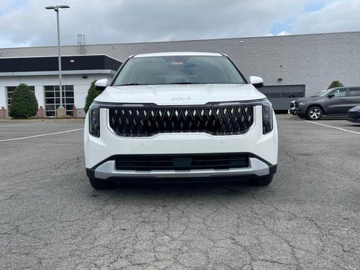 Snow White Pearl 2026 Kia Carnival LXS