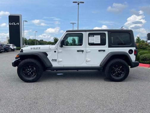 Bright White Clearcoat 2021 Jeep Wrangler Willys
