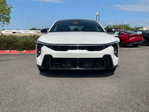 Snow White Pearl 2026 Kia K4 GT-Line