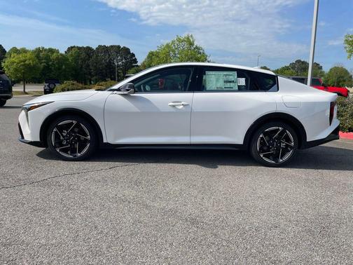 Snow White Pearl 2026 Kia K4 GT-Line