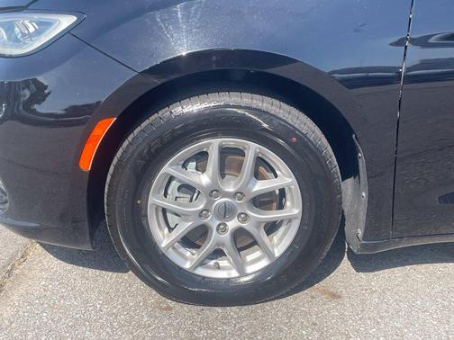 Diamond Black 2024 Chrysler Pacifica Touring-L