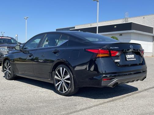 2022 Nissan Altima SR FWD
