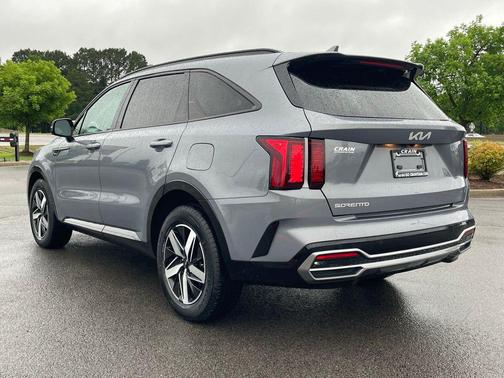 Everlasting Silver 2023 Kia Sorento S