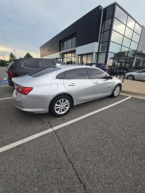 Silver Ice Metallic 2018 Chevrolet Malibu LT
