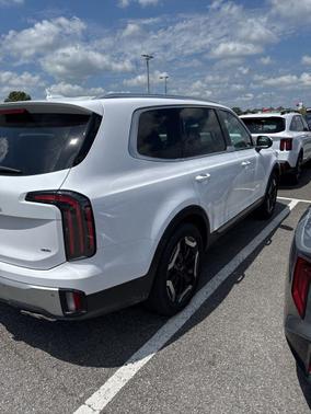 Glacial White Pearl 2024 Kia Telluride EX