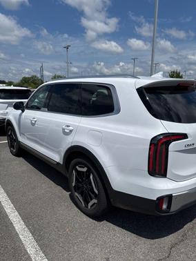Glacial White Pearl 2024 Kia Telluride EX