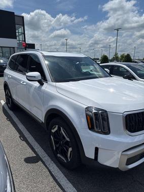 Glacial White Pearl 2024 Kia Telluride EX
