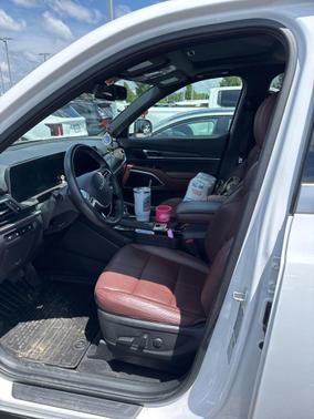 Glacial White Pearl 2024 Kia Telluride EX
