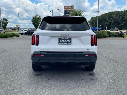 Glacial White Pearl 2023 Kia Sorento LX