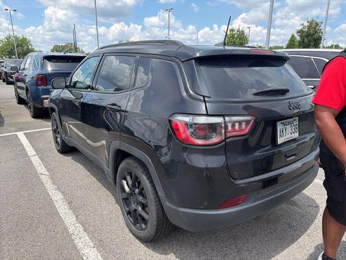 Diamond Black Crystal Pearlcoat 2022 Jeep Compass Latitude