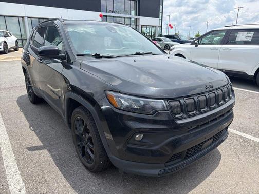 Diamond Black Crystal Pearlcoat 2022 Jeep Compass Latitude