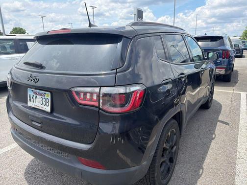 Diamond Black Crystal Pearlcoat 2022 Jeep Compass Latitude