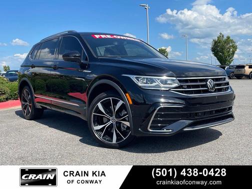 Deep Black Pearl 2024 Volkswagen Tiguan 2.0T SEL R-Line 4MOTION