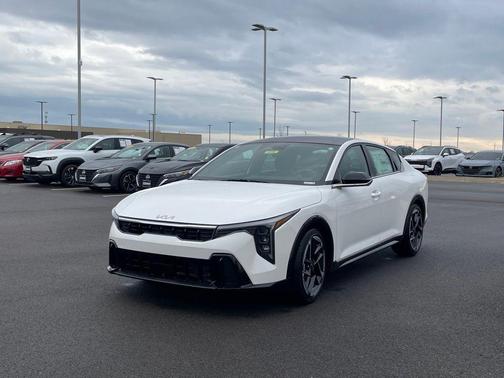 Snow White Pearl 2026 Kia K4 GT-Line