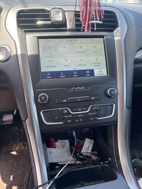 OXFORD WHITE 2020 Ford Fusion SE