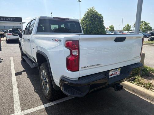 Summit White 2023 Chevrolet Silverado 2500 Custom