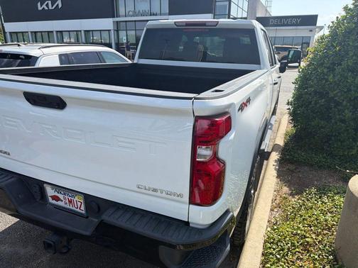 Summit White 2023 Chevrolet Silverado 2500 Custom