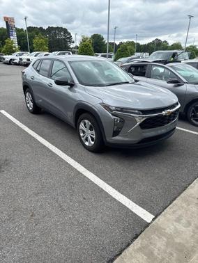 Sterling Gray Metallic 2025 Chevrolet Trax LS