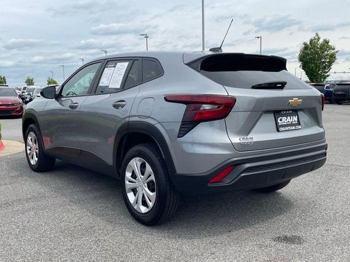 Sterling Gray Metallic 2025 Chevrolet Trax LS