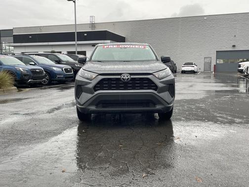 2022 Toyota RAV4 LE