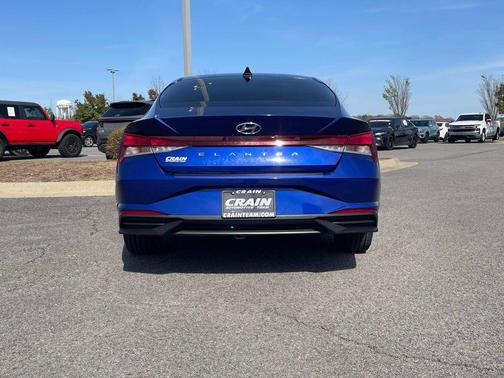 2023 Hyundai ELANTRA SEL