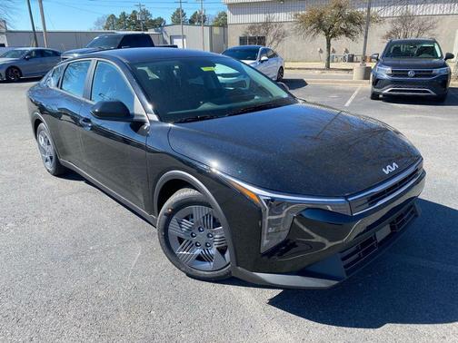 Aurora Black Pearl 2026 Kia K4 LX