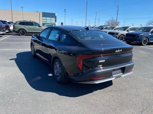 Aurora Black Pearl 2026 Kia K4 LX