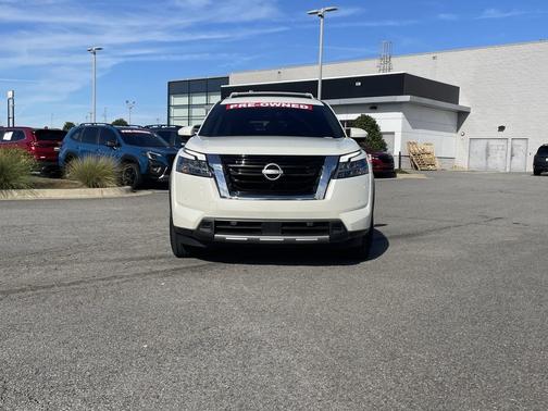 2024 Nissan Pathfinder SL FWD