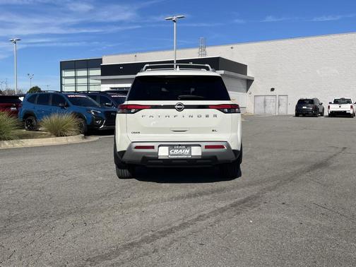 2024 Nissan Pathfinder SL FWD