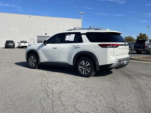 2024 Nissan Pathfinder SL FWD
