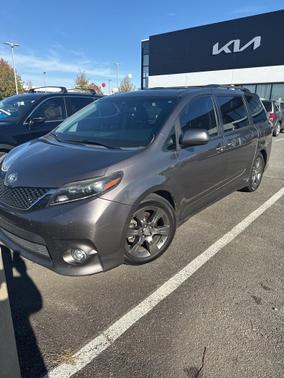 2015 Toyota Sienna SE