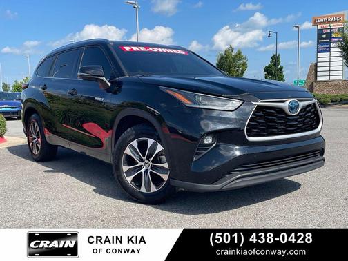 Midnight Black Metallic 2021 Toyota Highlander Hybrid XLE