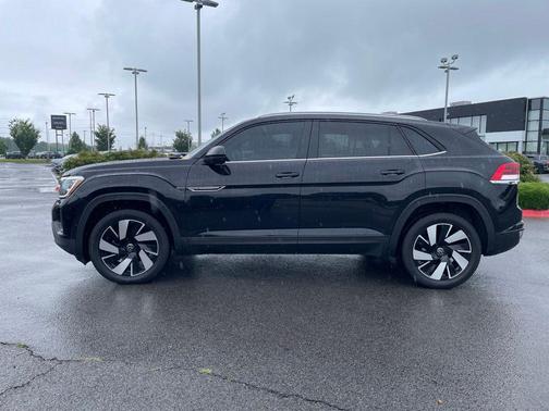 Deep Black Pearl 2024 Volkswagen Atlas Cross Sport 2.0T SE w/Technology 4MOTION