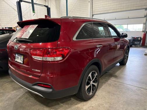Red 2016 Kia Sorento EX