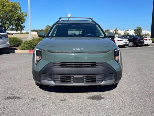 Green 2027 Kia Niro LX