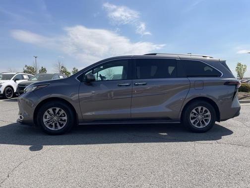 2024 Toyota Sienna XLE 8 Passenger
