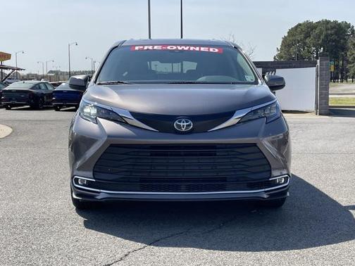2024 Toyota Sienna XLE 8 Passenger